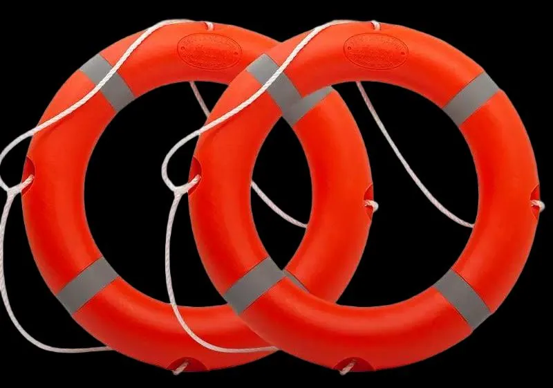 Reflective lifebuoy with rope